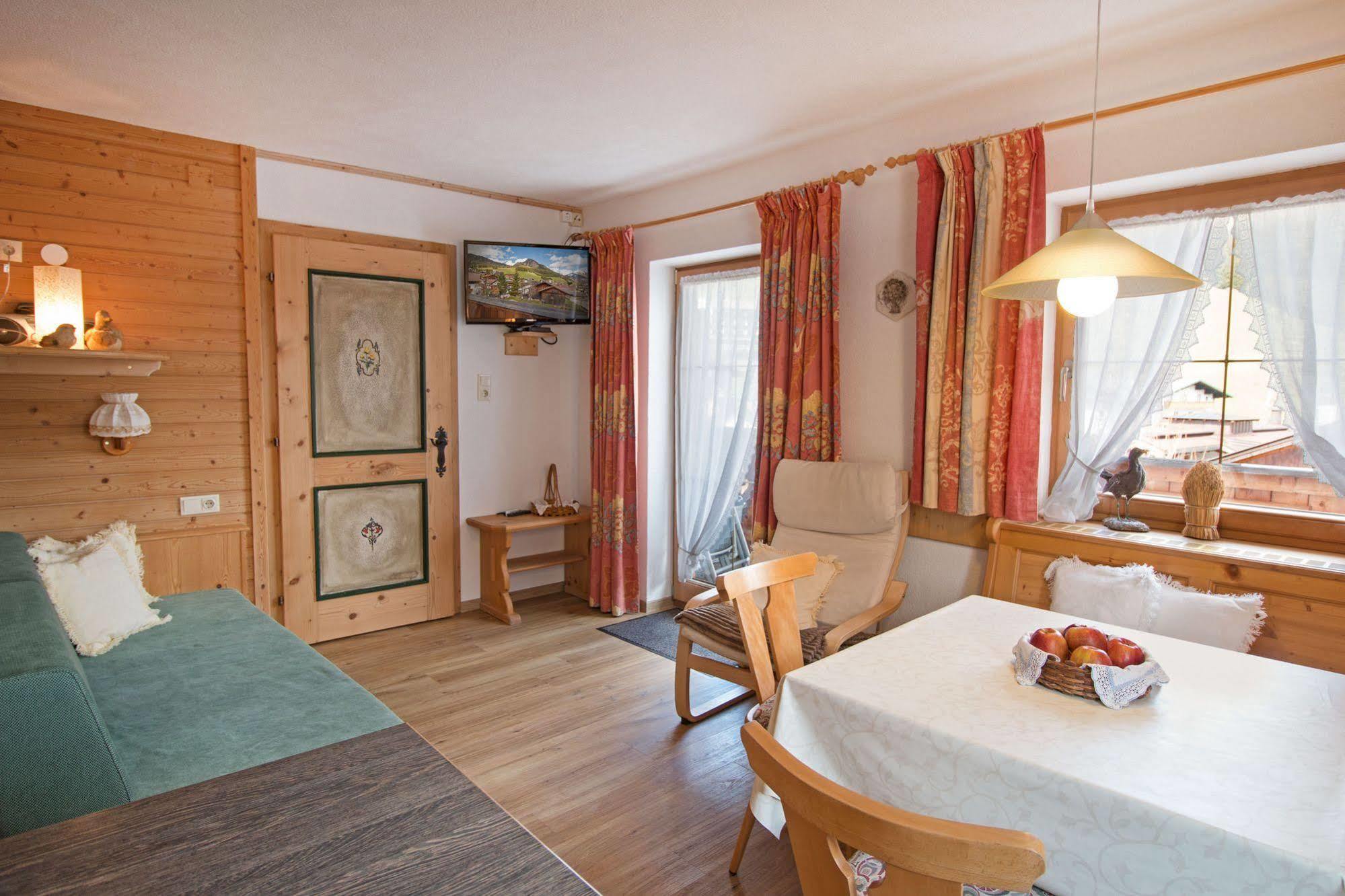 Haus Amann Lägenhet Berwang Exteriör bild